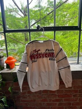 Vintage-Inspired Cream Graphic Gucci Sweatshirt with Zipper Sleeve Detail